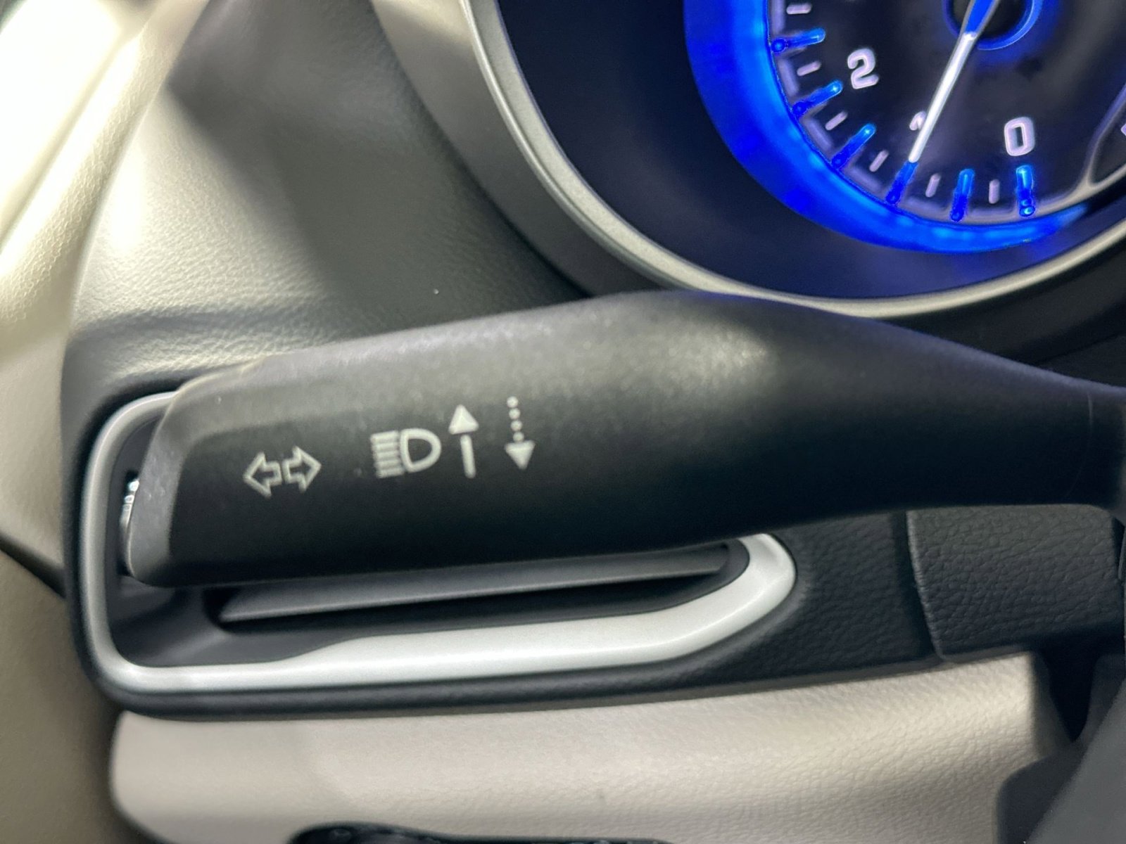 Used 2023 Chrysler Pacifica Touring-L image 30