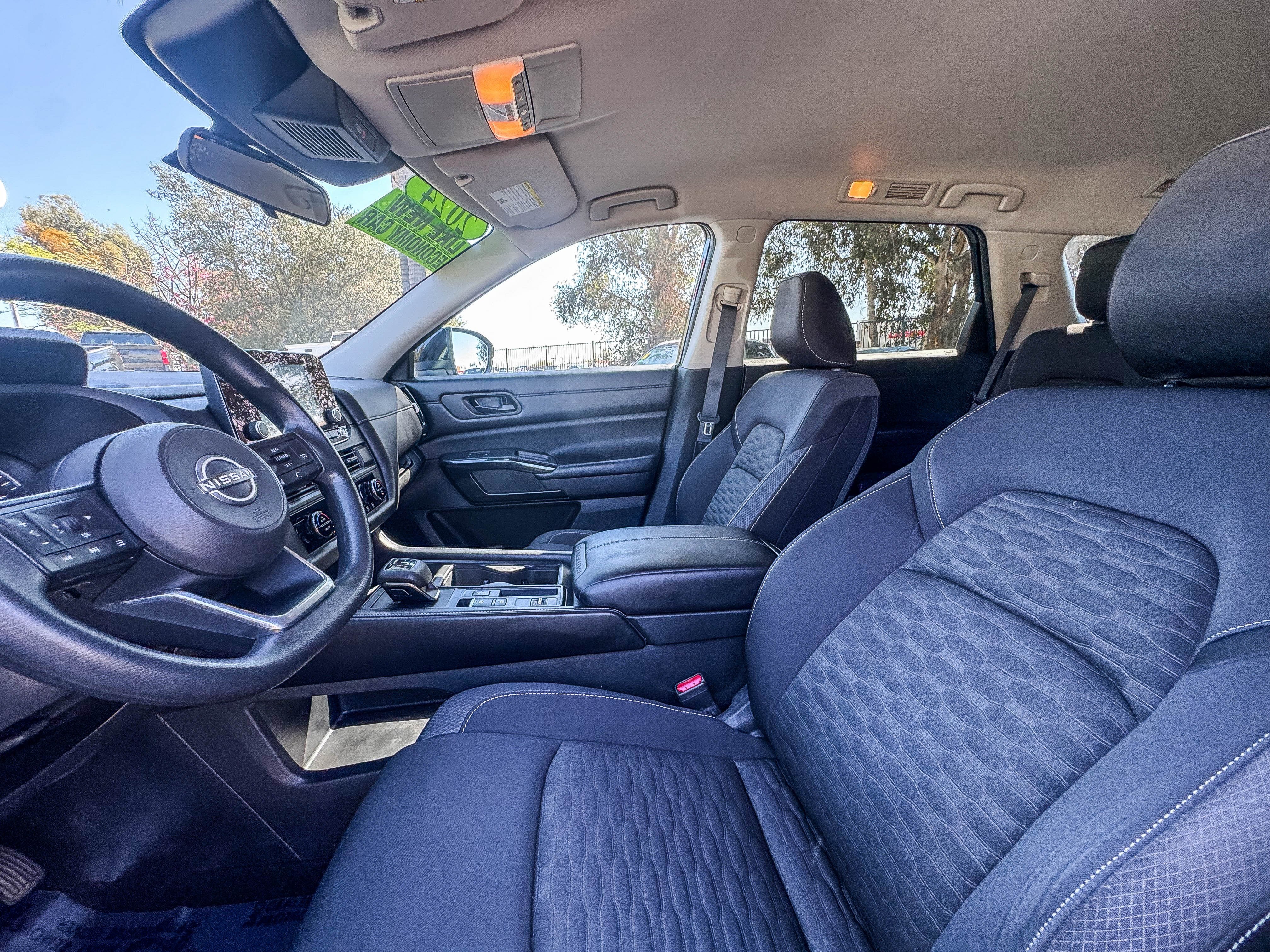 Used 2024 Nissan Pathfinder S FWD image 17