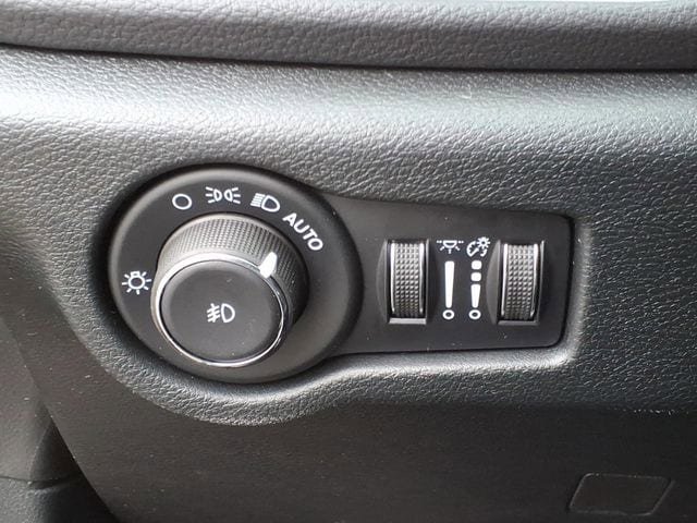 New 2026 Chrysler Pacifica Select AWD/4WD image 16
