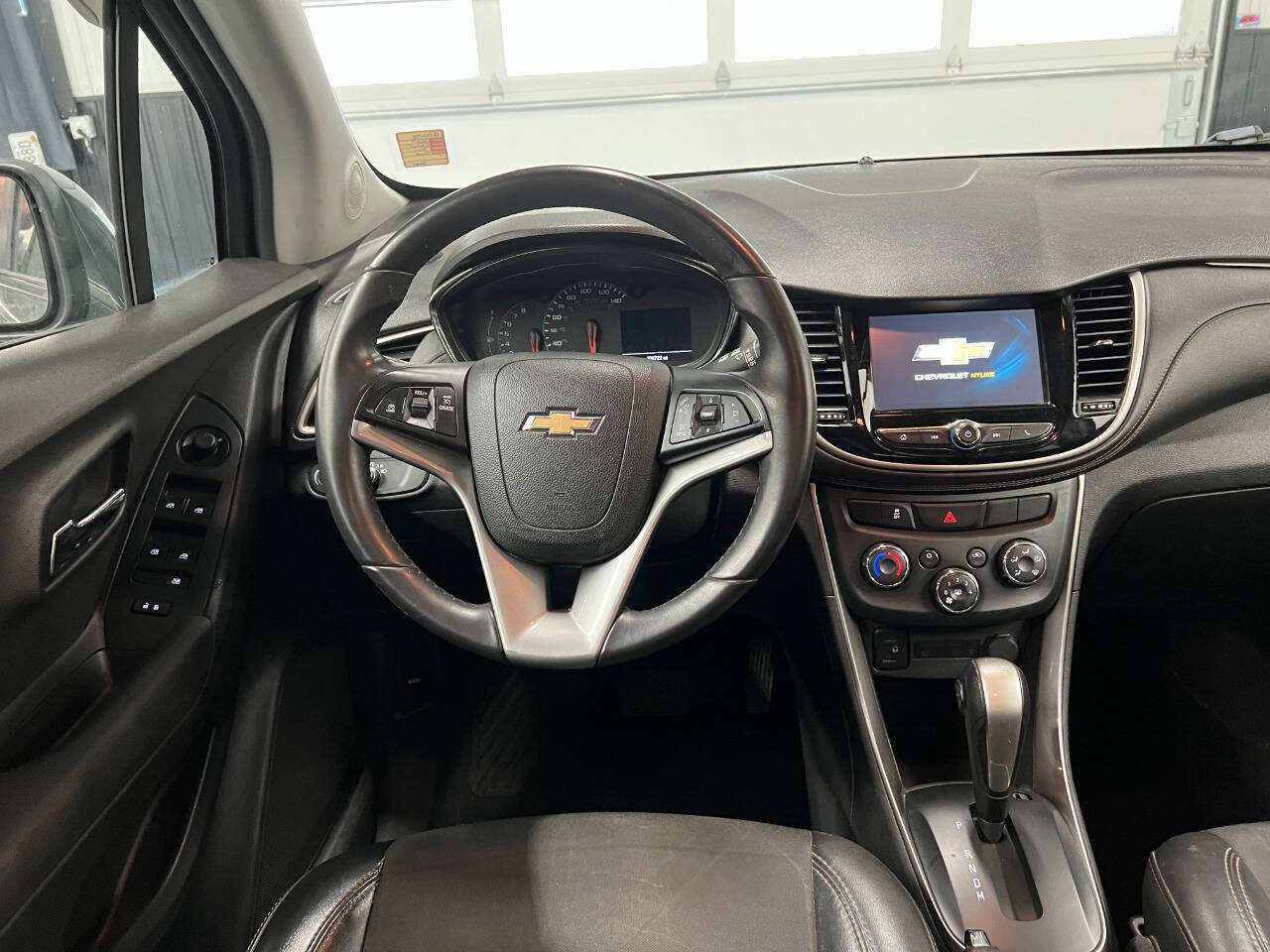 Used 2017 Chevrolet Trax LT w/ LT Convenience Package FWD image 8