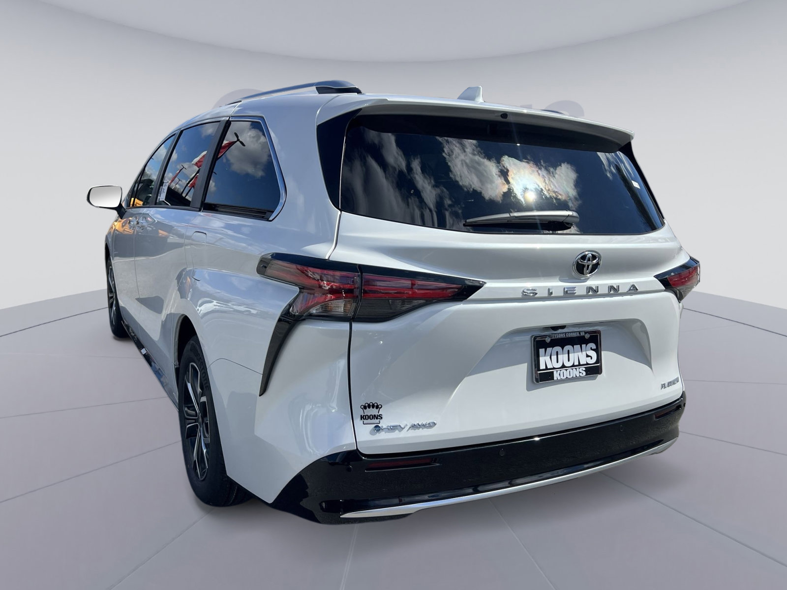 New 2026 Toyota Sienna Platinum image 4