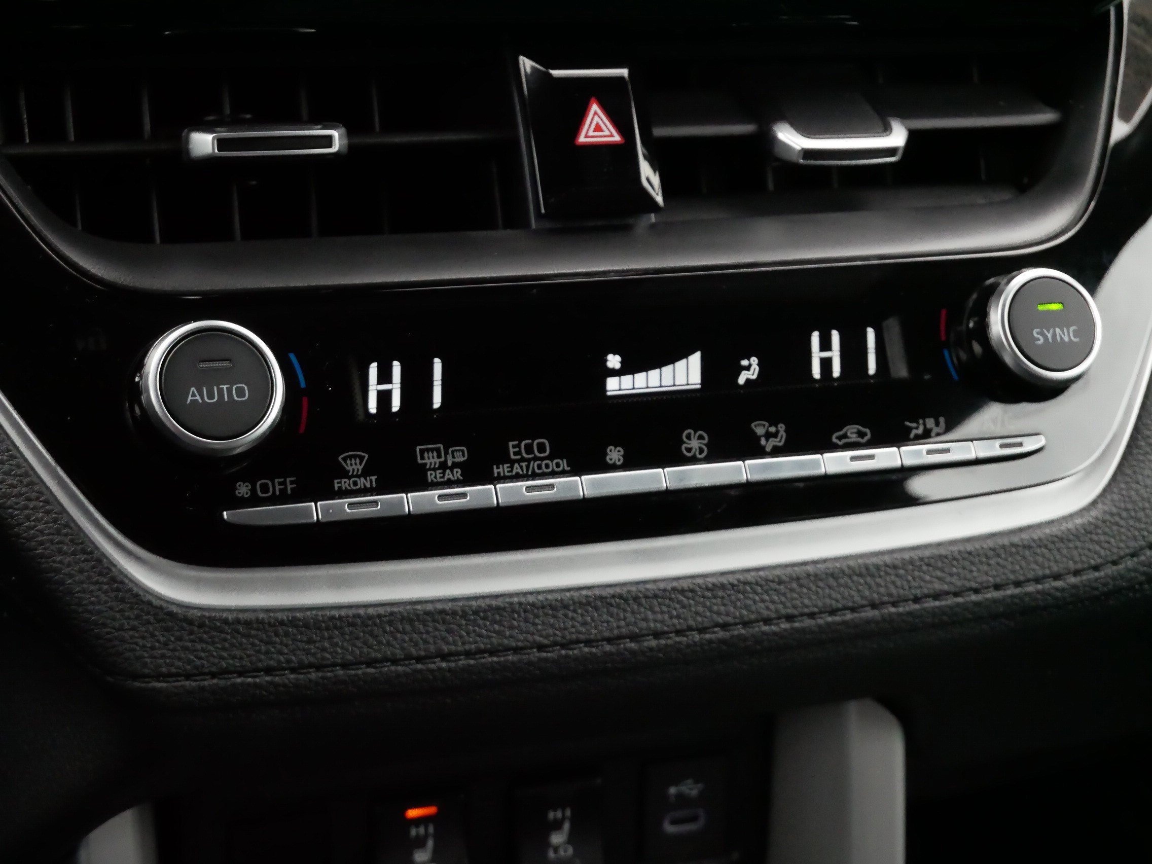 Used 2024 Toyota Corolla Cross XSE w/ Convenience Package image 23