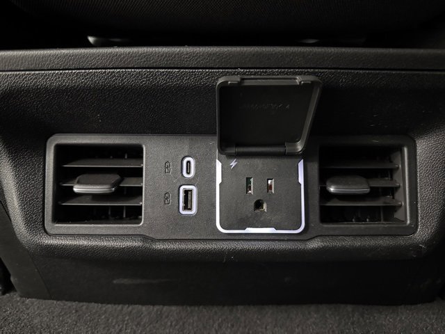 Used 2025 Chevrolet Silverado 1500 LT image 27