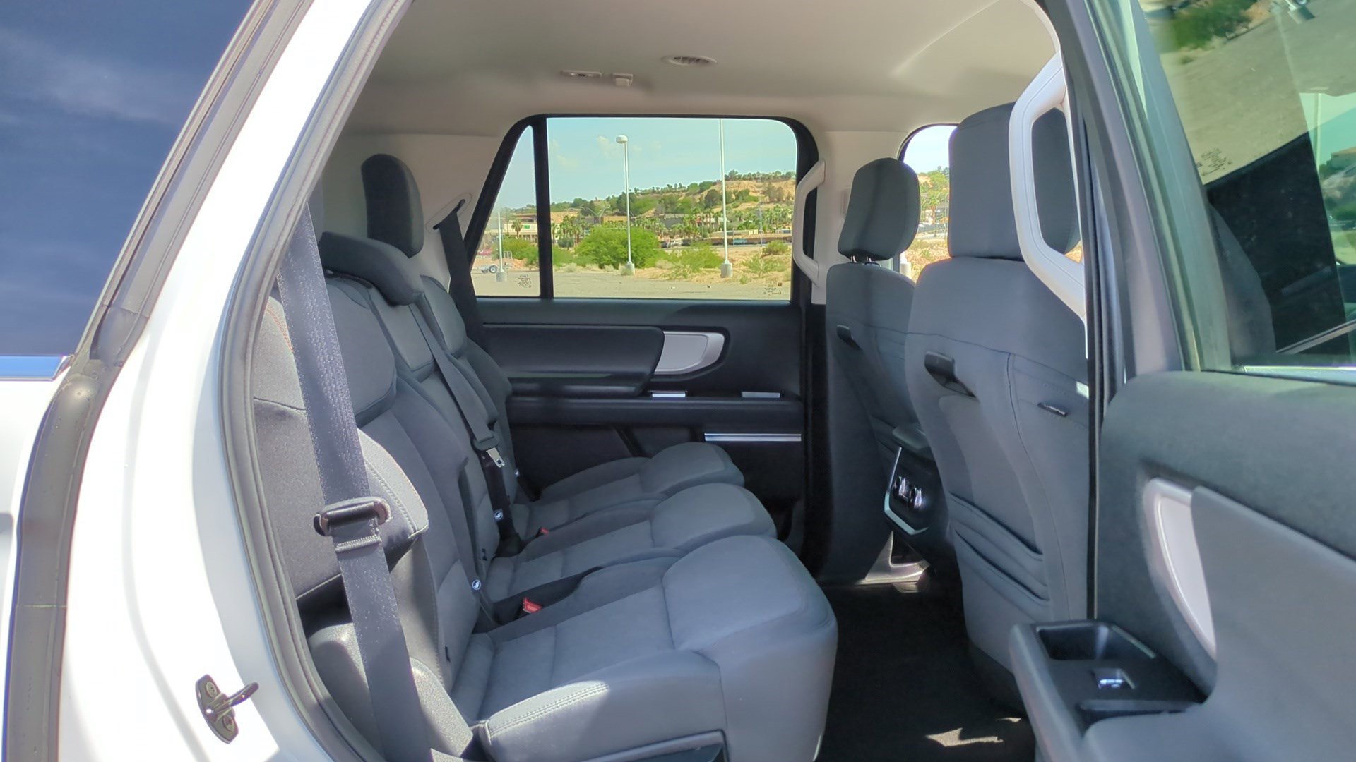 Used 2025 Ford Expedition Active image 29