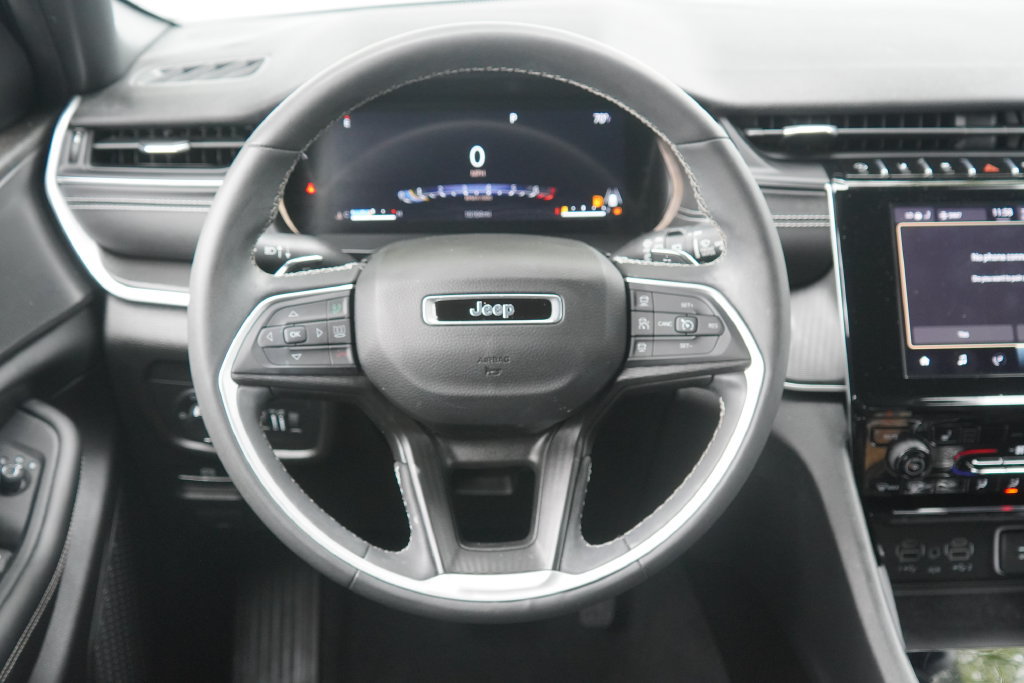 Used 2023 Jeep Grand Cherokee Altitude AWD/4WD image 13