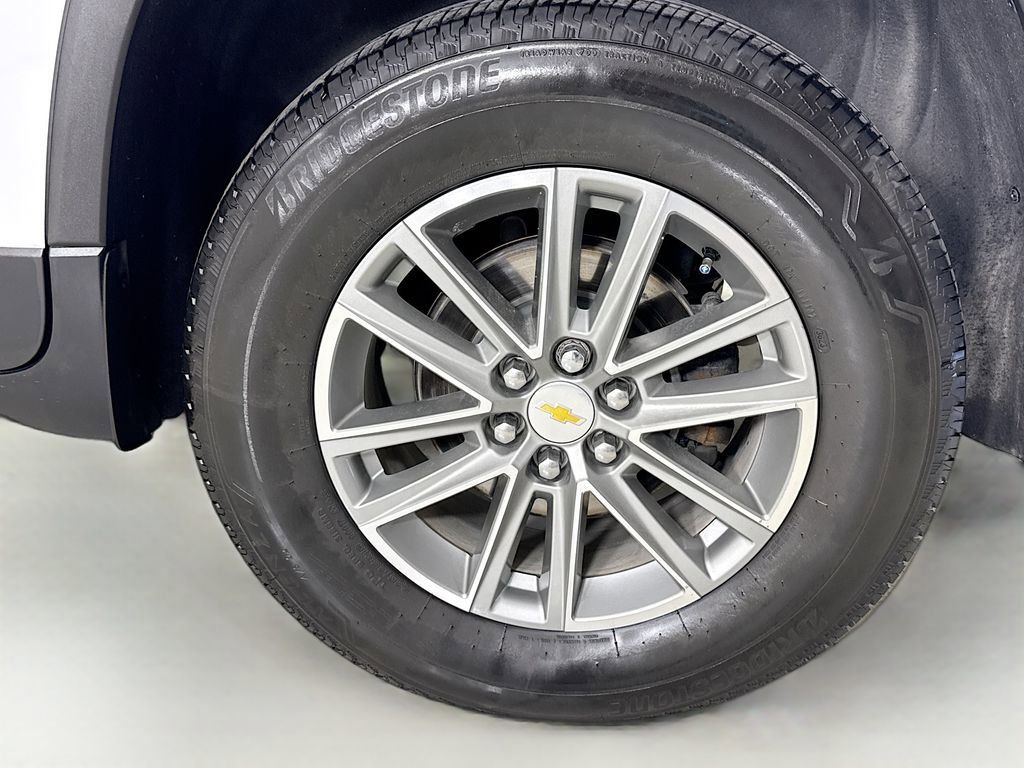 Used 2023 Chevrolet Traverse LT w/ Rear Camera Mirror Package image 33