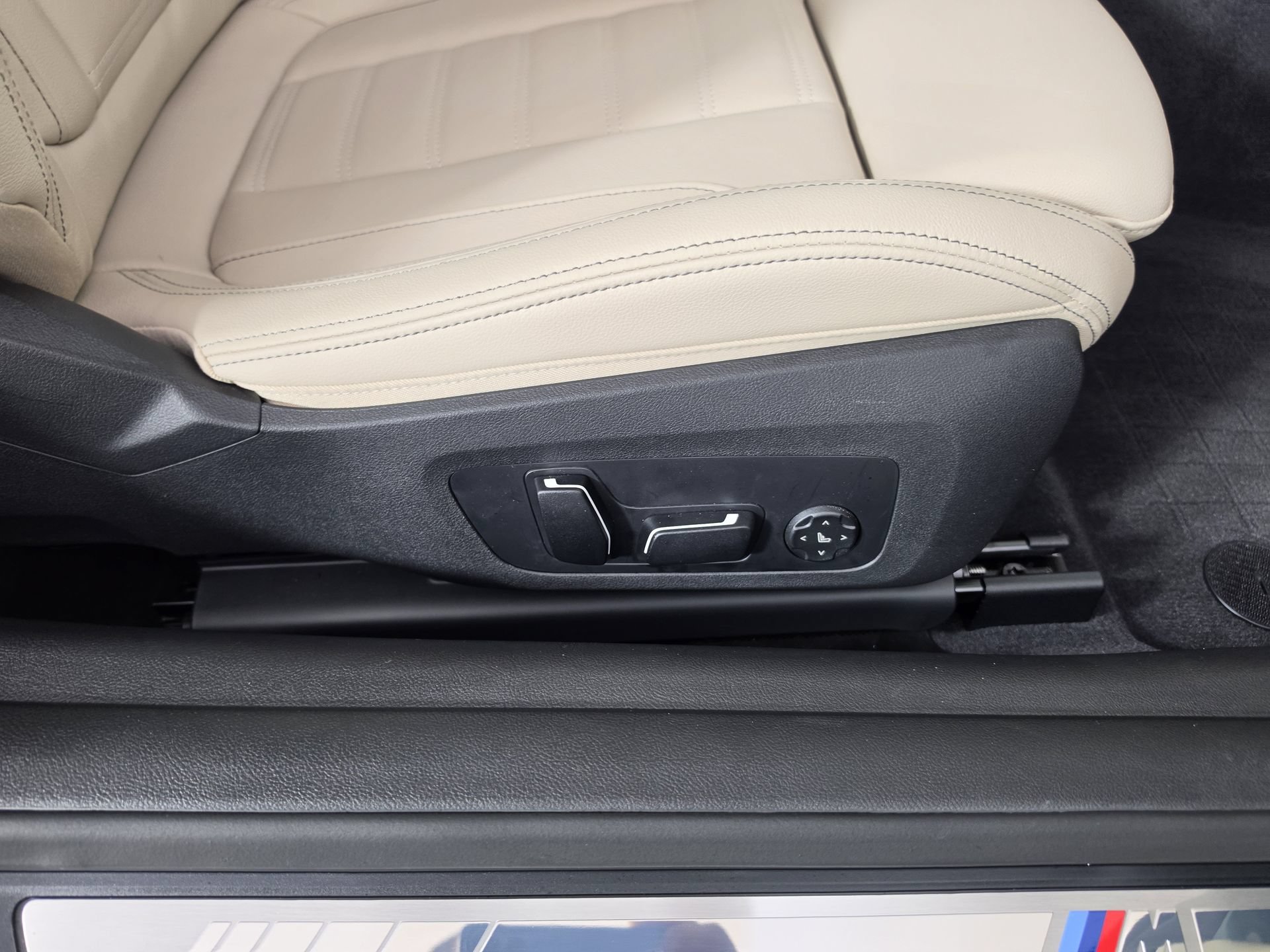 Used 2026 BMW 430i Convertible w/ M Sport Package RWD image 24