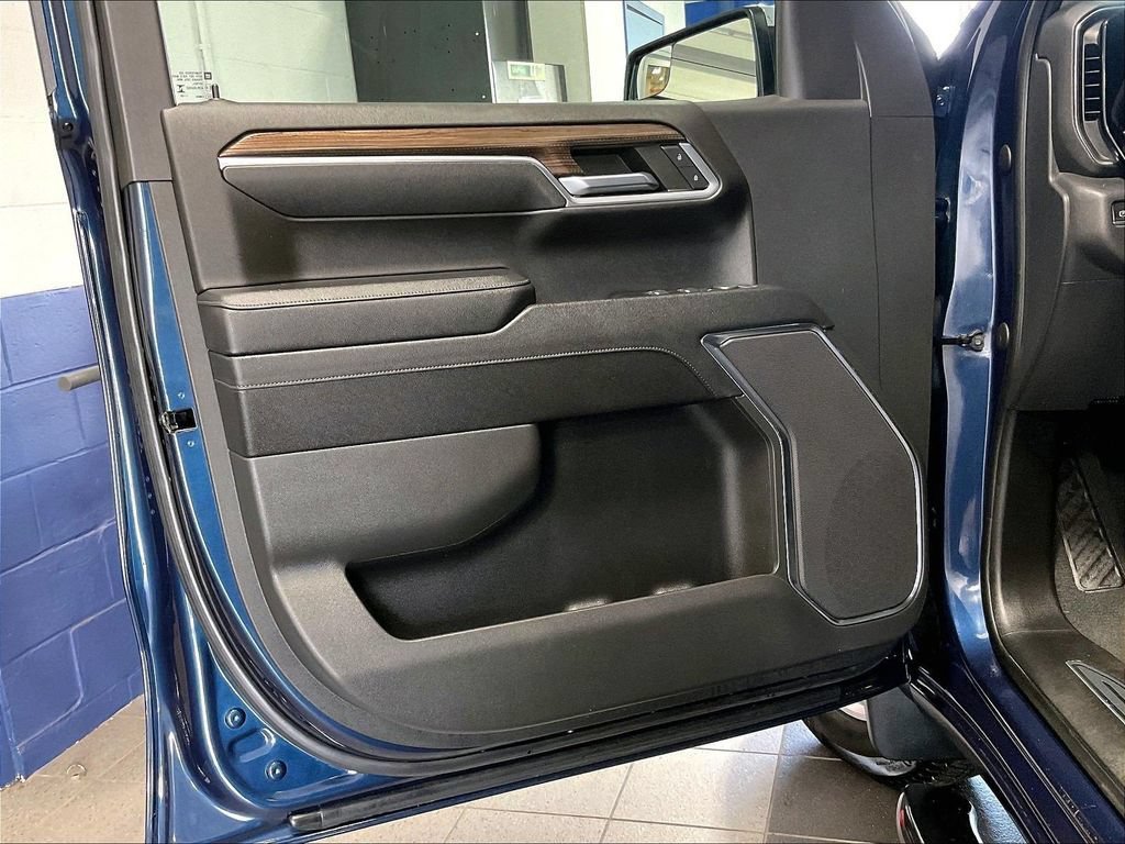 Used 2023 Chevrolet Silverado 1500 LT AWD/4WD image 9