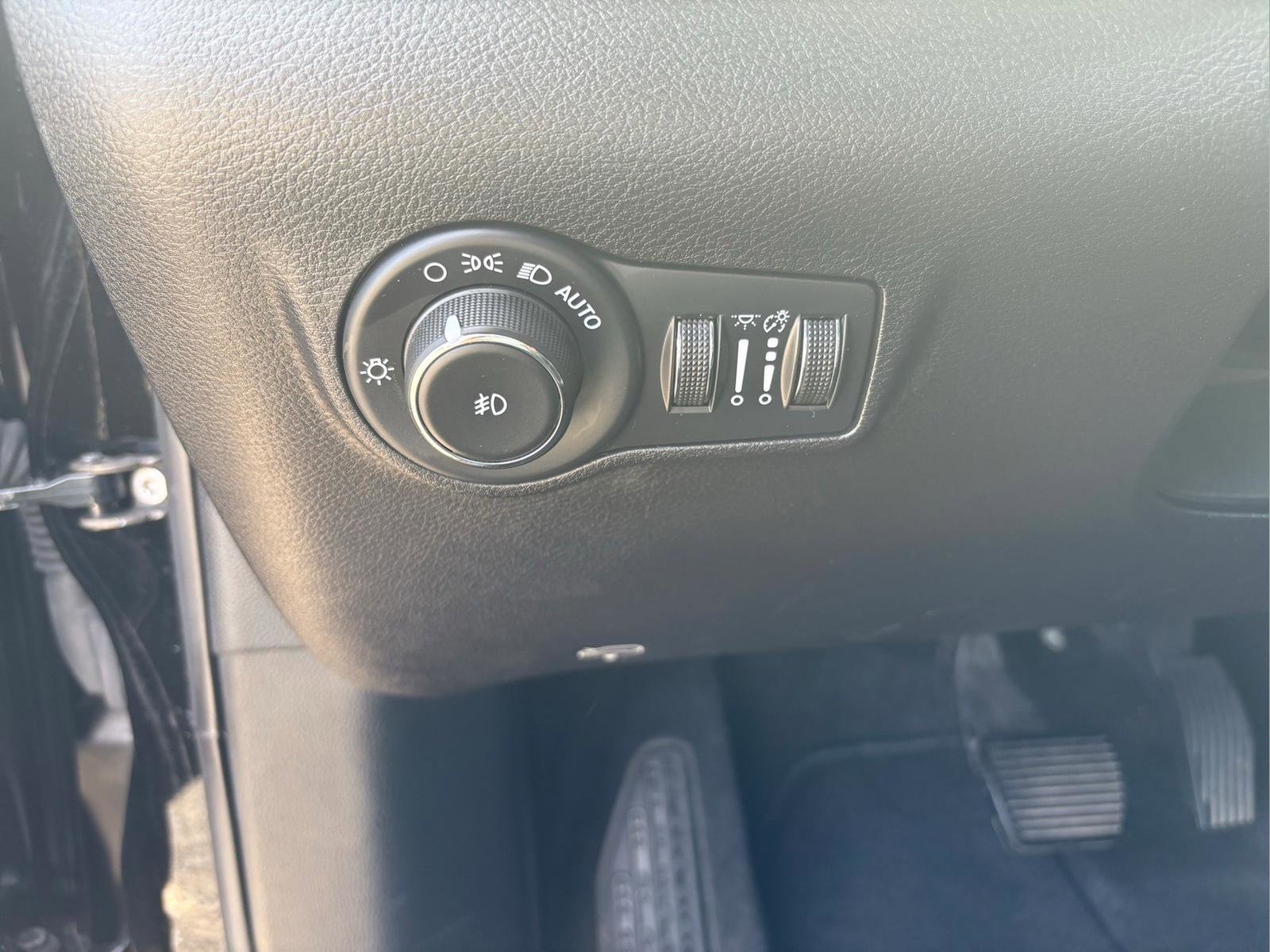 Used 2024 Jeep Compass Limited image 21