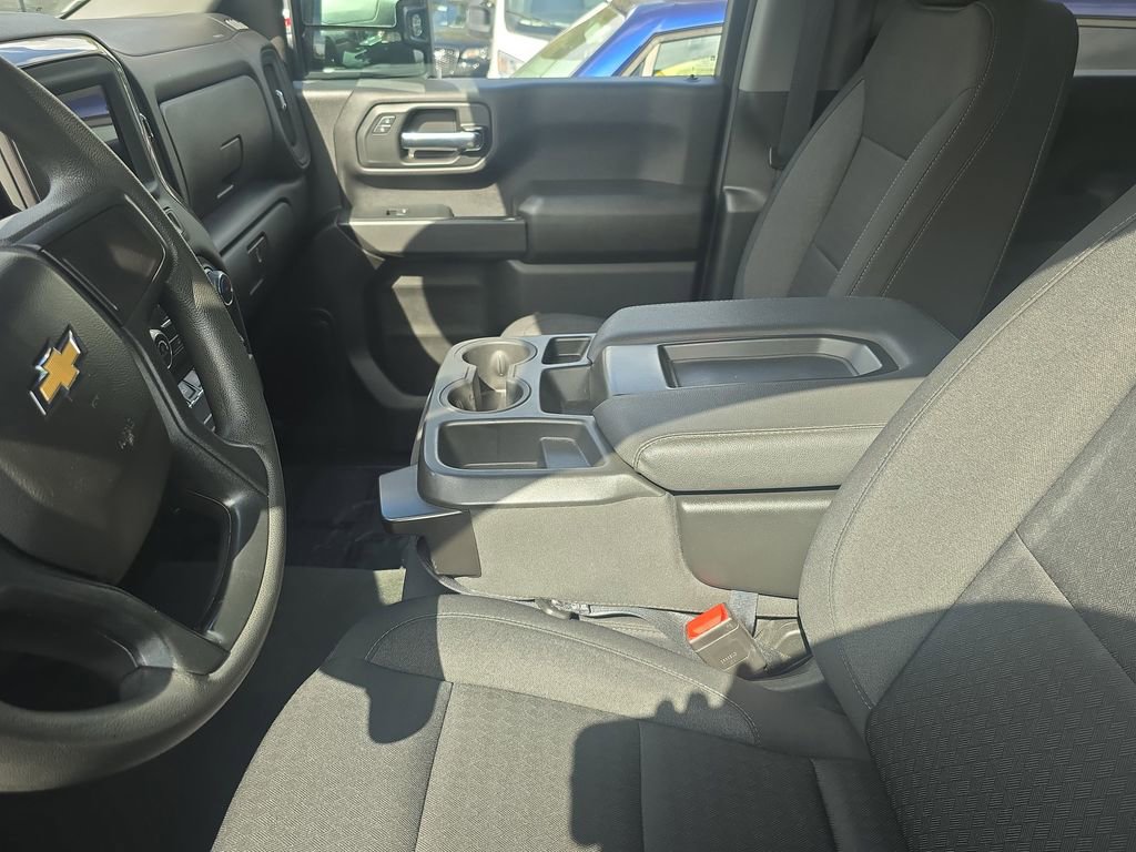 Used 2024 Chevrolet Silverado 2500 Custom w/ Custom Value Package image 11