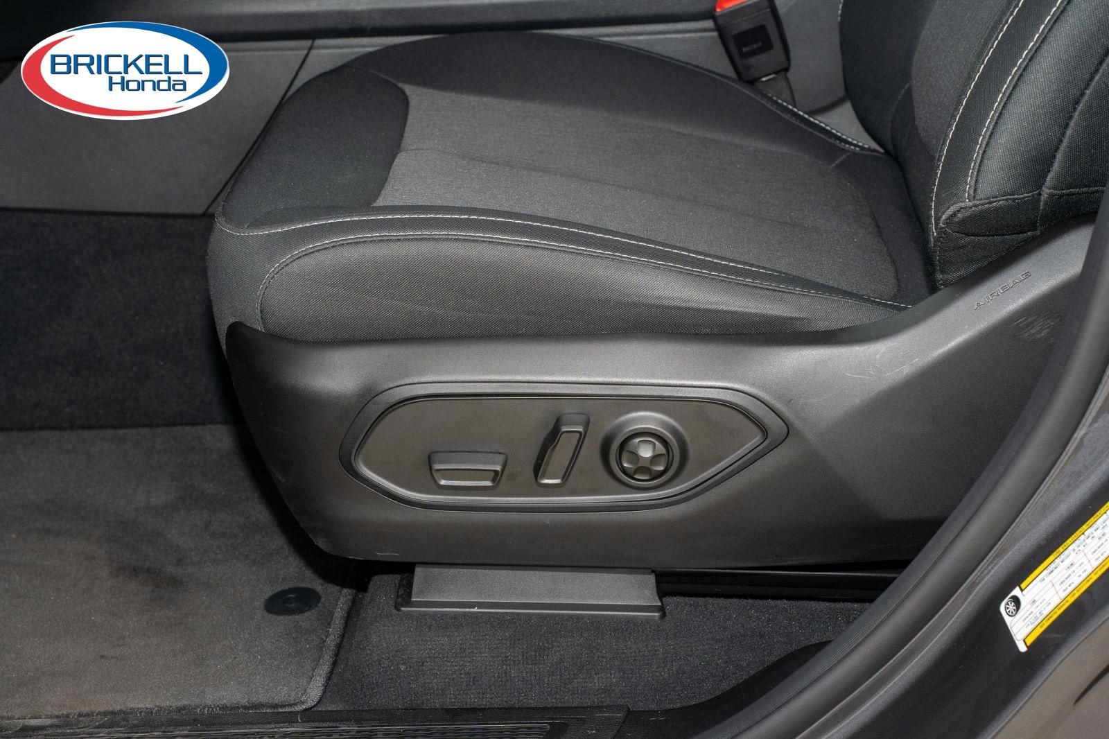 Used 2025 Jeep Grand Cherokee Laredo w/ Luxury Tech Group I RWD image 29