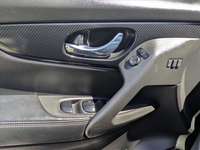 Used 2018 Nissan Rogue SL w/ Premium Package FWD image 8
