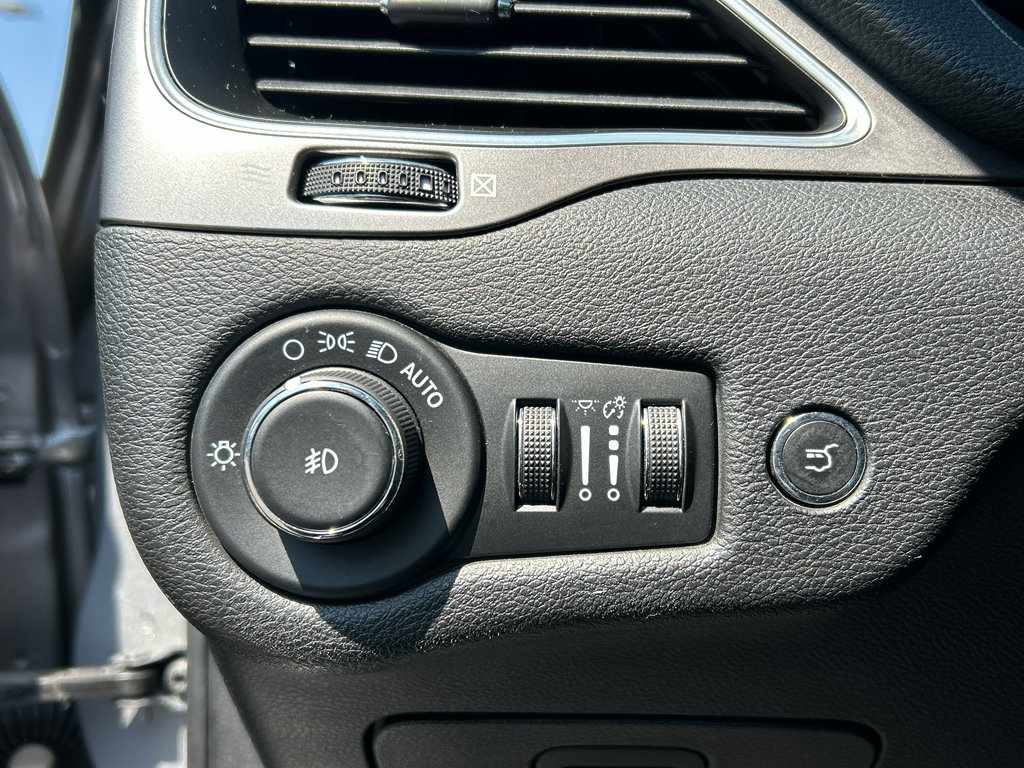 Used 2021 Jeep Cherokee Latitude Lux w/ Comfort/Convenience Group AWD/4WD image 15