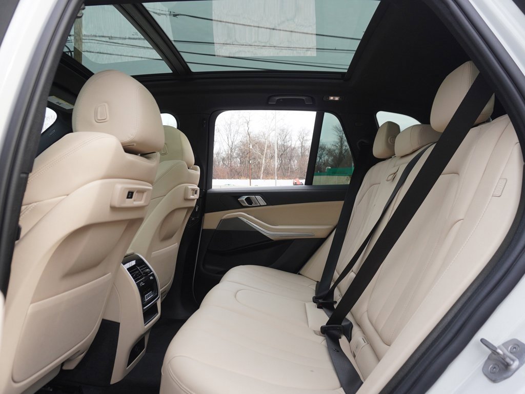 Used 2022 BMW X5 xDrive40i w/ Parking Assistance Package image 37