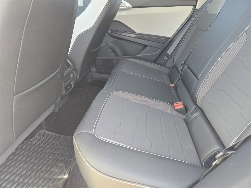 Used 2025 Volkswagen Taos SE image 30