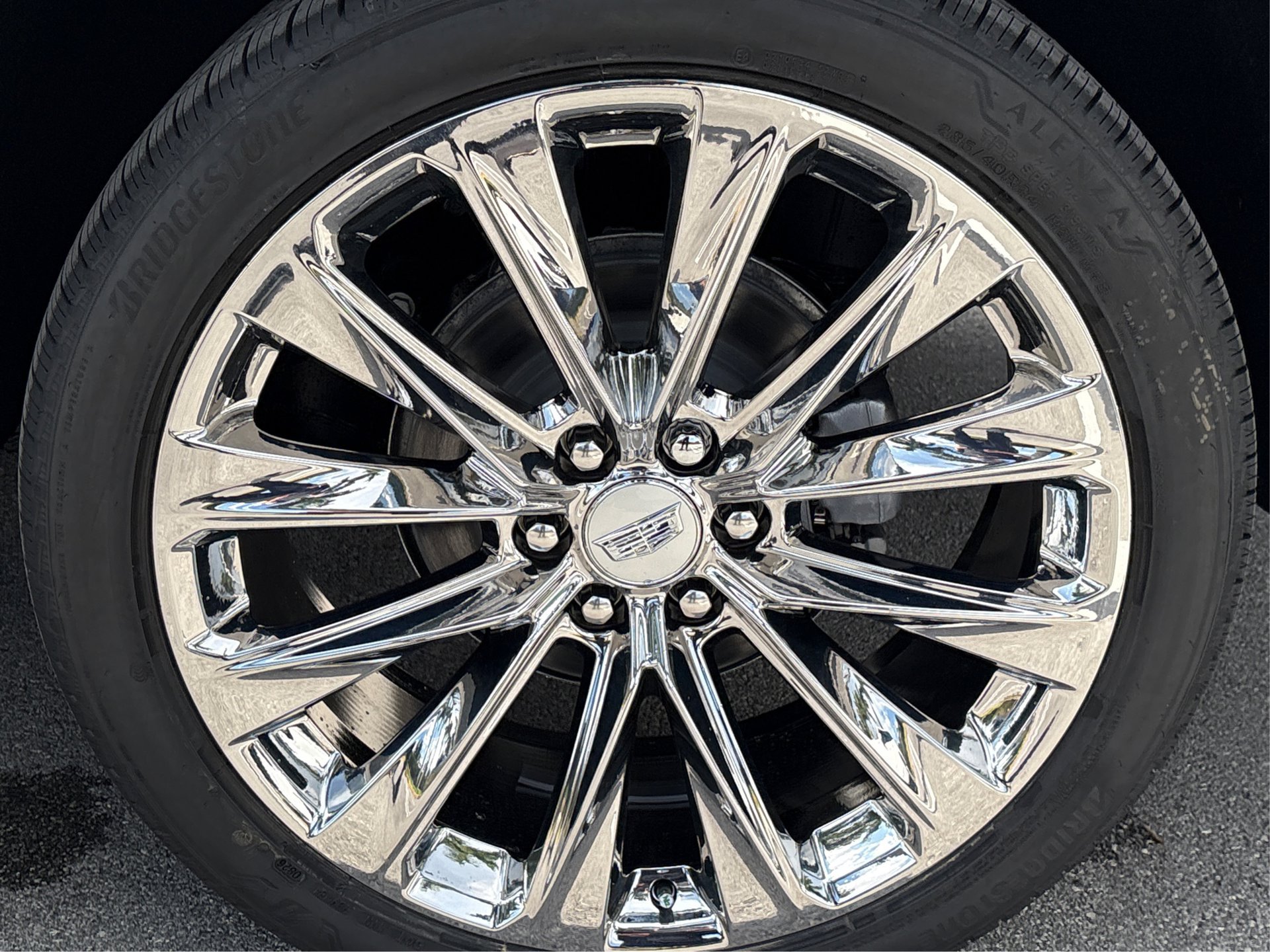 New 2026 Cadillac Escalade Luxury w/ LPO, Radiant Package AWD/4WD image 13