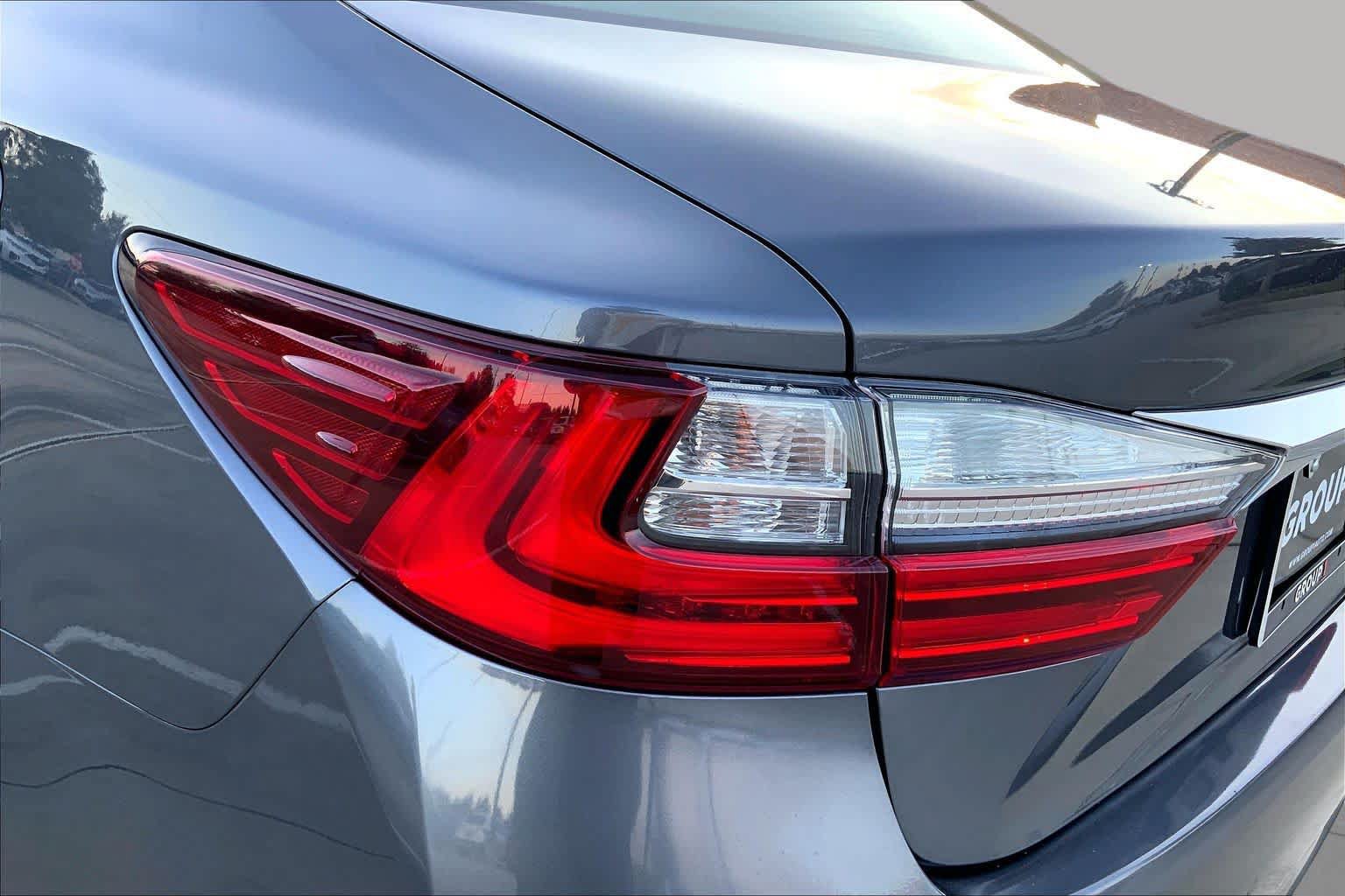 Used 2018 Lexus ES 350 w/ Premier Package FWD image 28