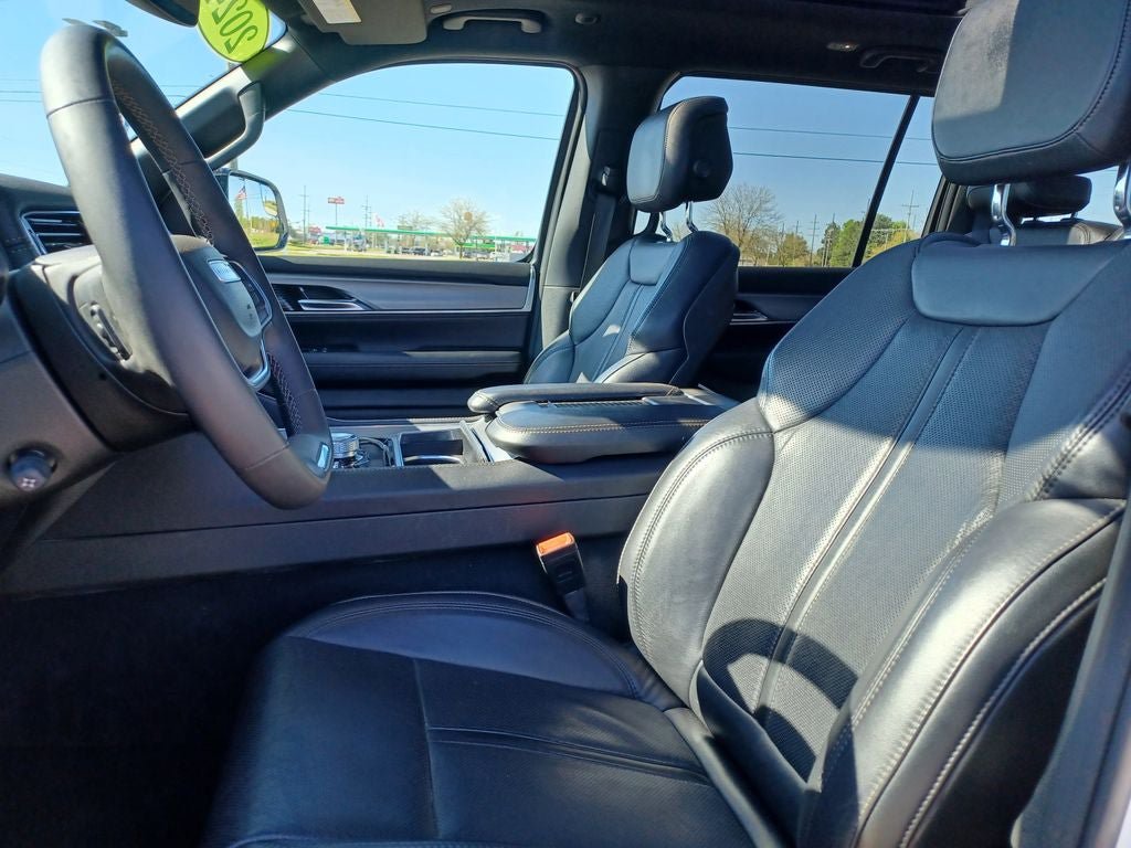 Used 2024 Jeep Wagoneer Series II AWD/4WD image 8