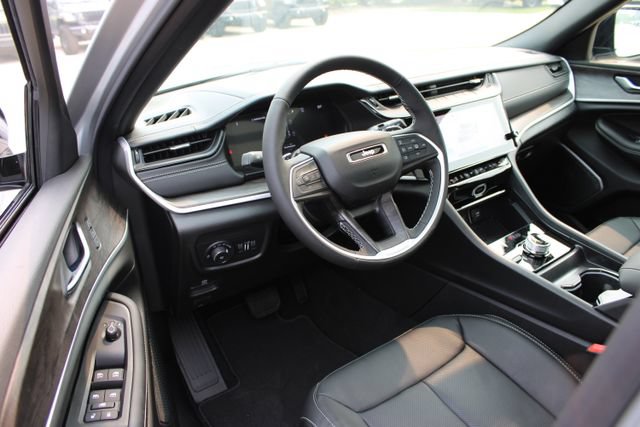 New 2026 Jeep Grand Cherokee Limited AWD/4WD image 18