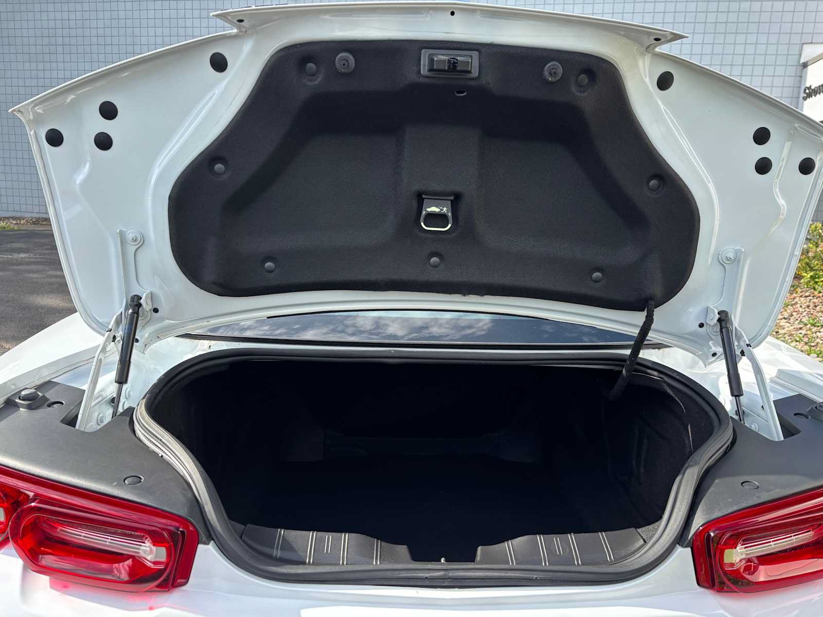 Used 2021 Chevrolet Camaro LS RWD image 5