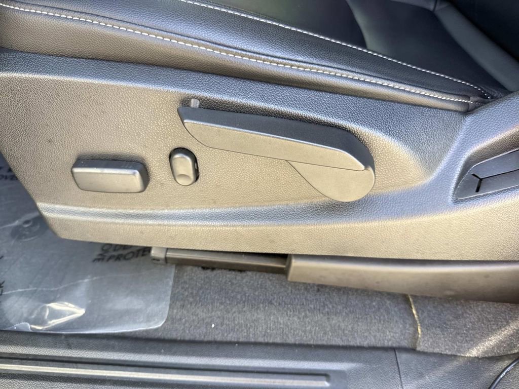 Used 2020 Chevrolet Colorado LT w/ Luxury Package RWD image 27