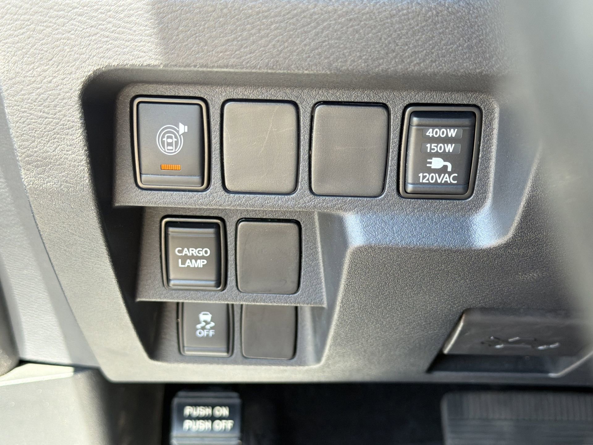 Used 2022 Nissan Frontier SV w/ SV Premium Package image 17