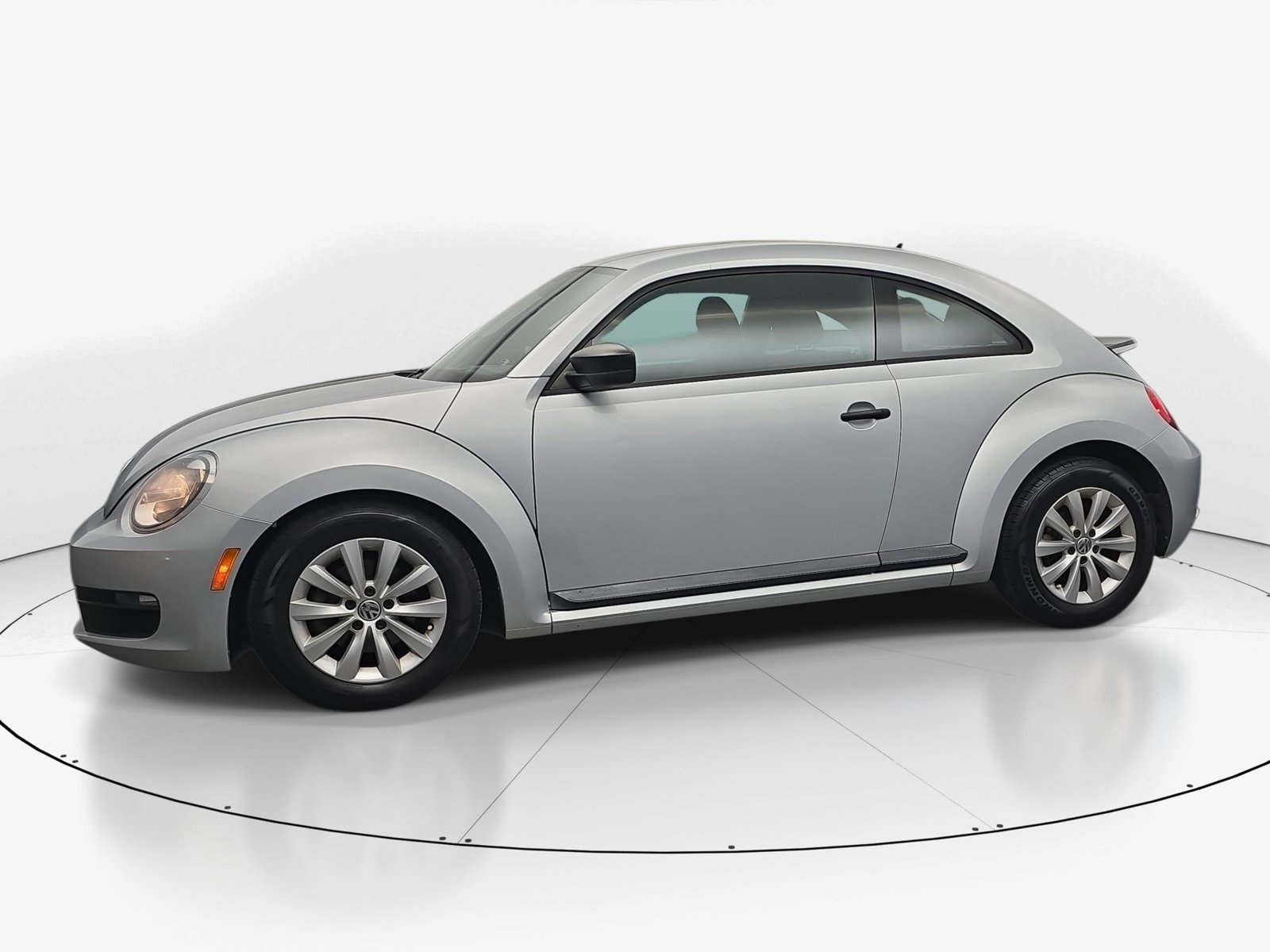 Used 2016 Volkswagen Beetle 1.8T Classic FWD image 4