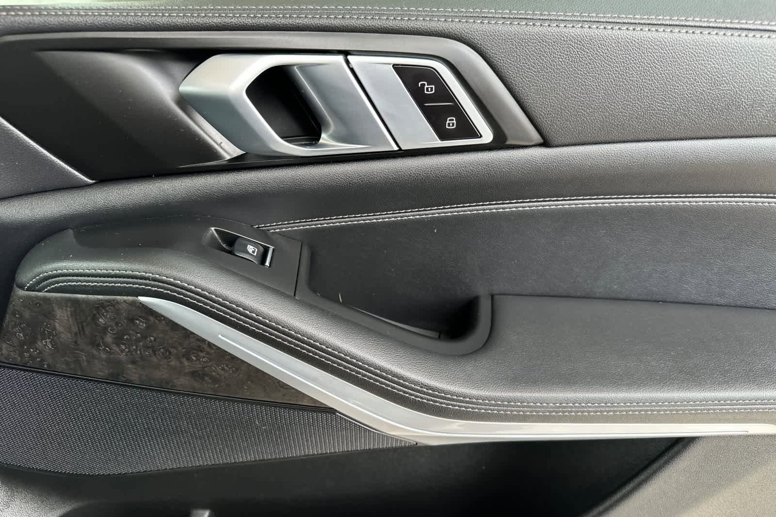 Used 2023 BMW X5 xDrive40i w/ Parking Assistance Package image 19