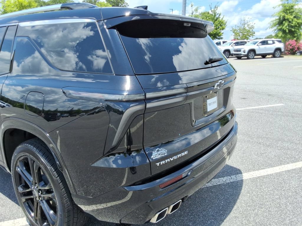 Certified 2025 Chevrolet Traverse High Country FWD image 13