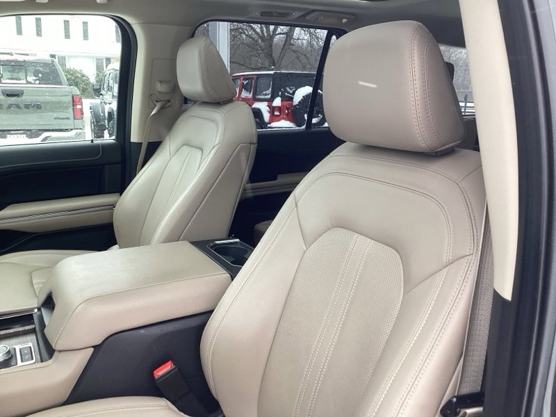 Used 2022 Ford Expedition Limited image 18