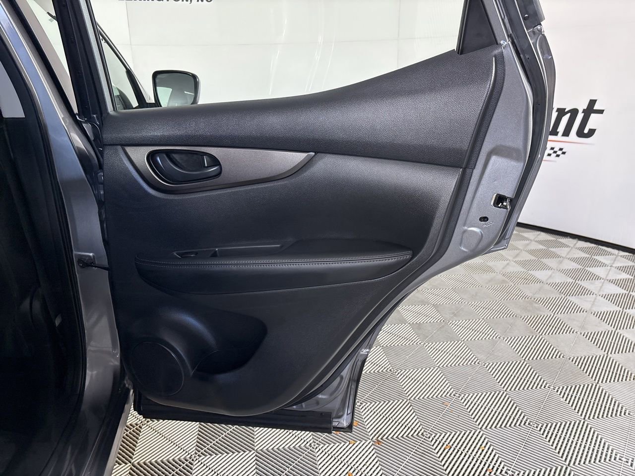 Used 2021 Nissan Rogue Sport S image 24