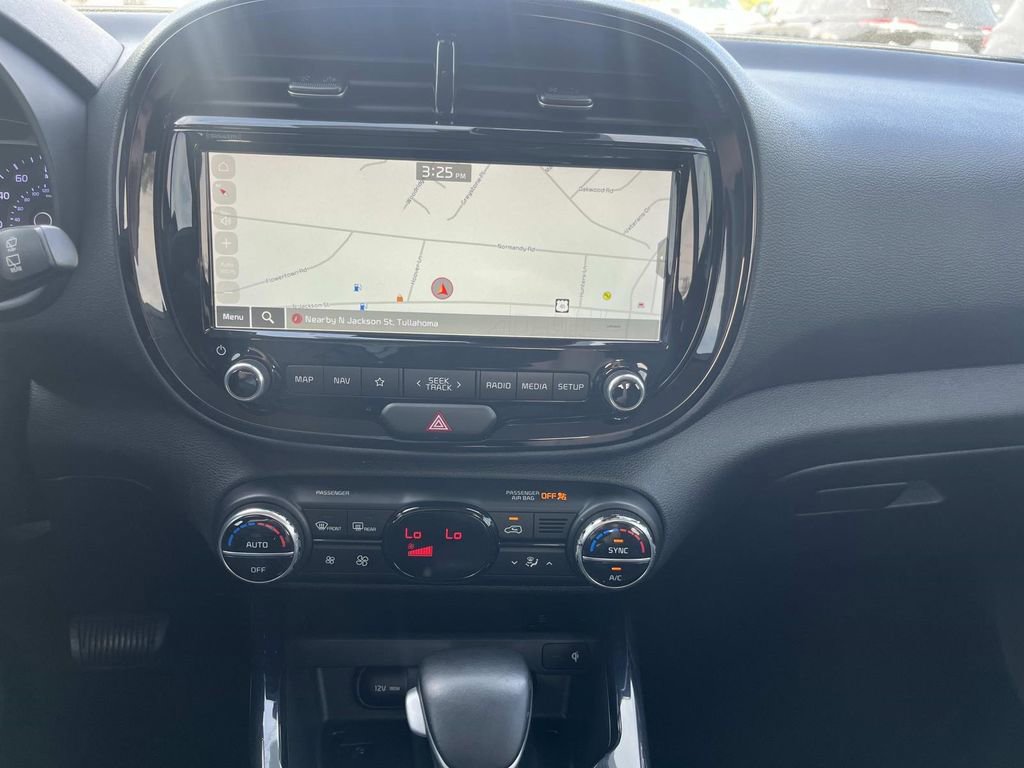 Used 2022 Kia Soul EX image 16