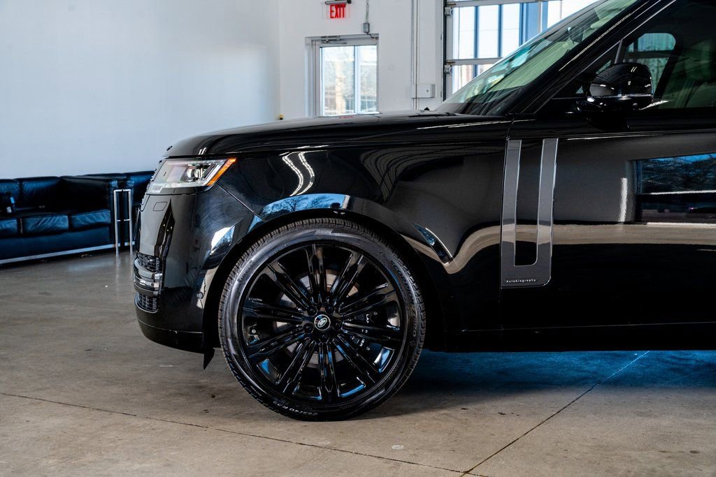 Used 2024 Land Rover Range Rover Autobiography image 9