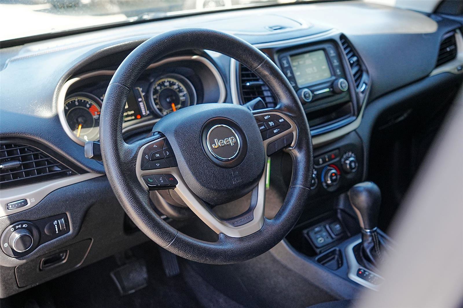 Used 2016 Jeep Cherokee Sport image 10