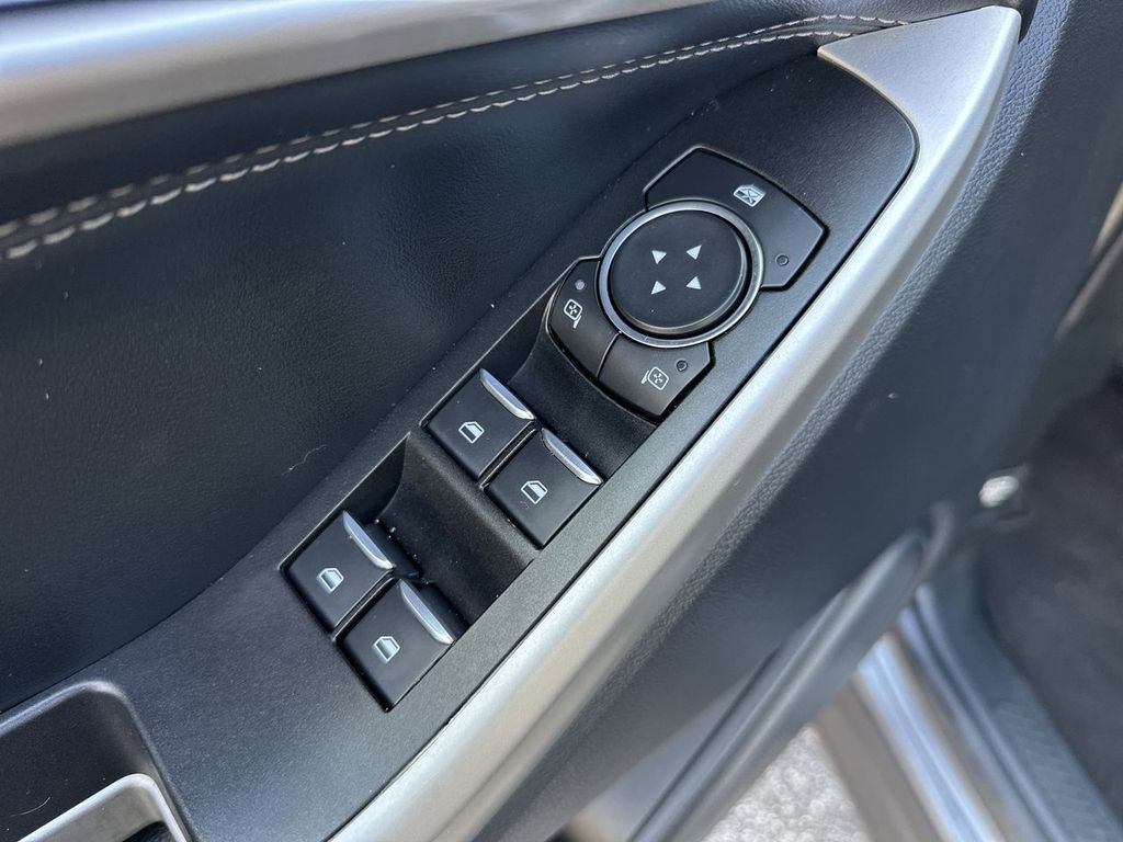 Used 2022 Ford Explorer XLT image 17