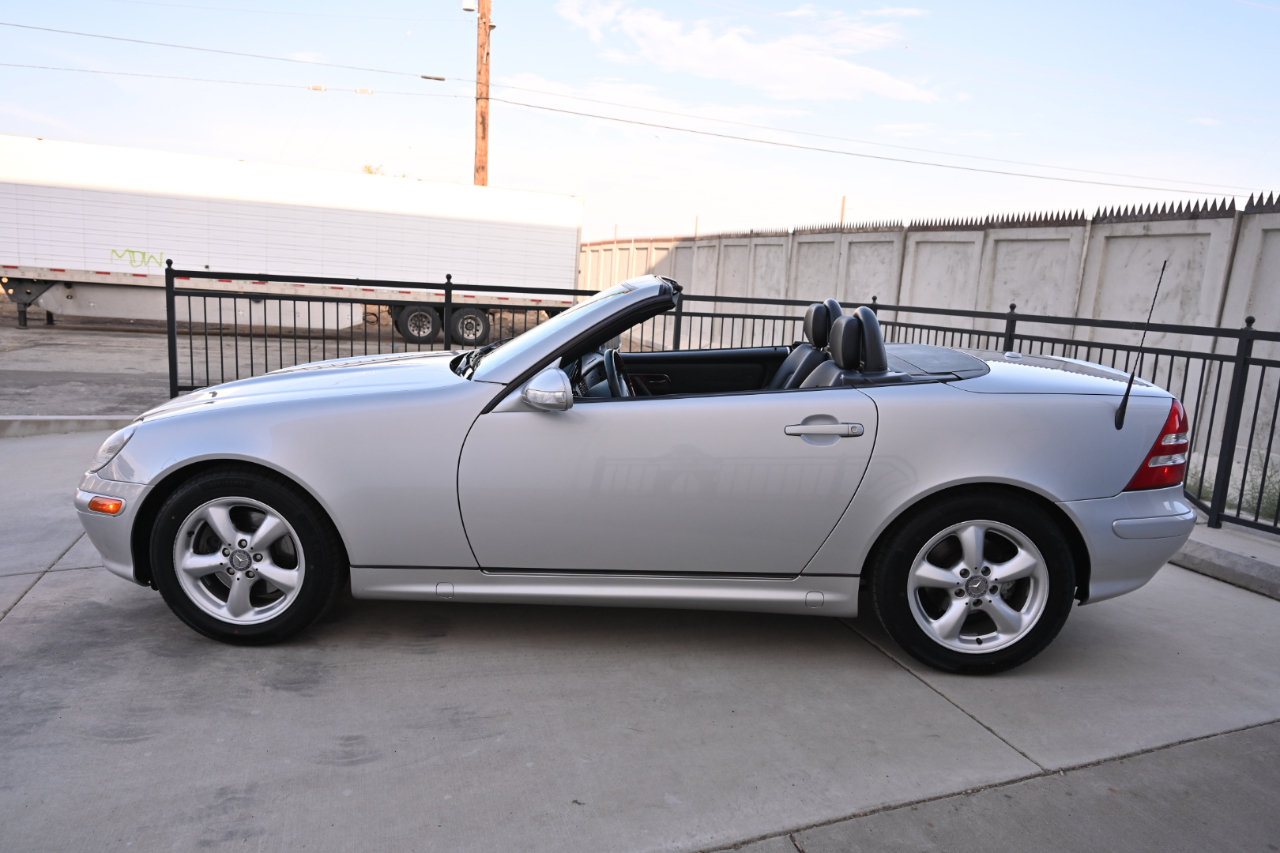 Used 2002 Mercedes-Benz SLK 320 image 4