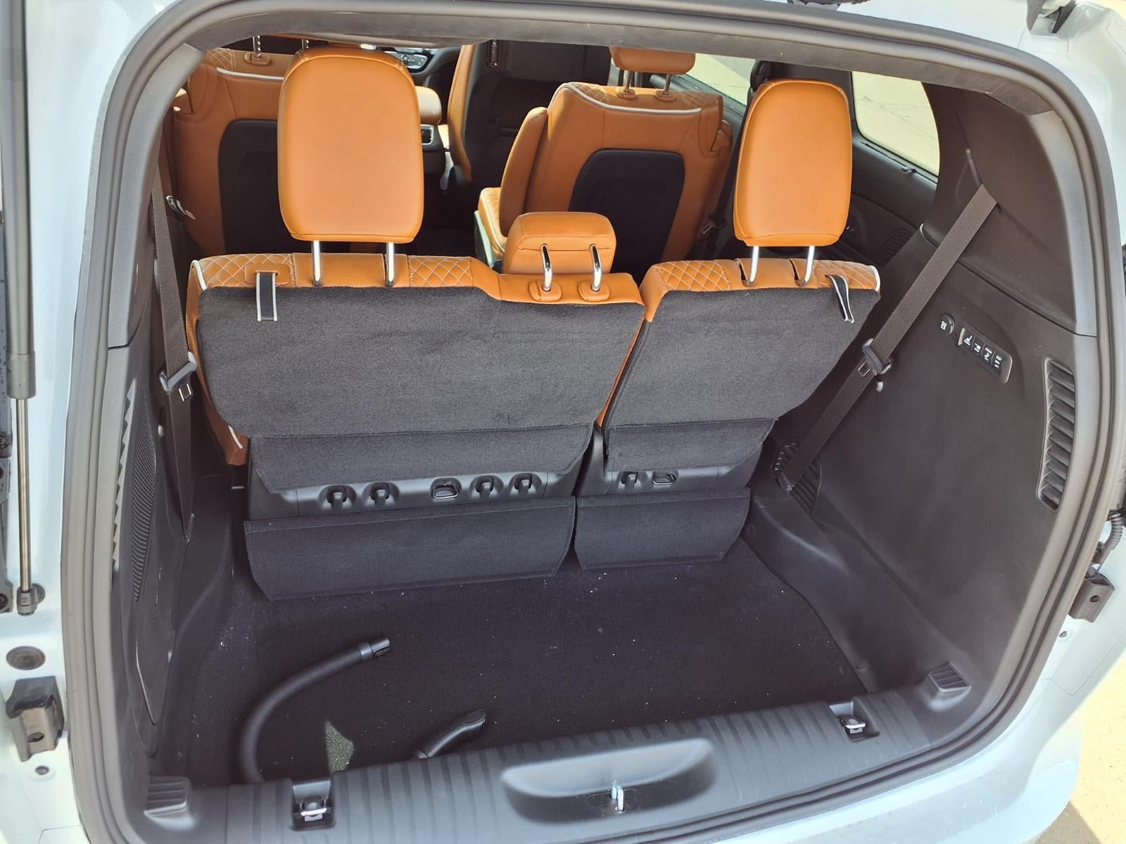New 2026 Chrysler Pacifica Pinnacle FWD image 27