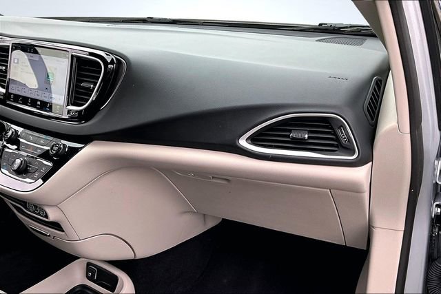Used 2023 Chrysler Pacifica Touring-L image 24