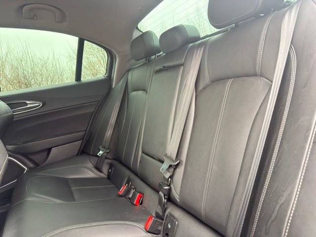 Used 2018 Alfa Romeo Giulia RWD image 11