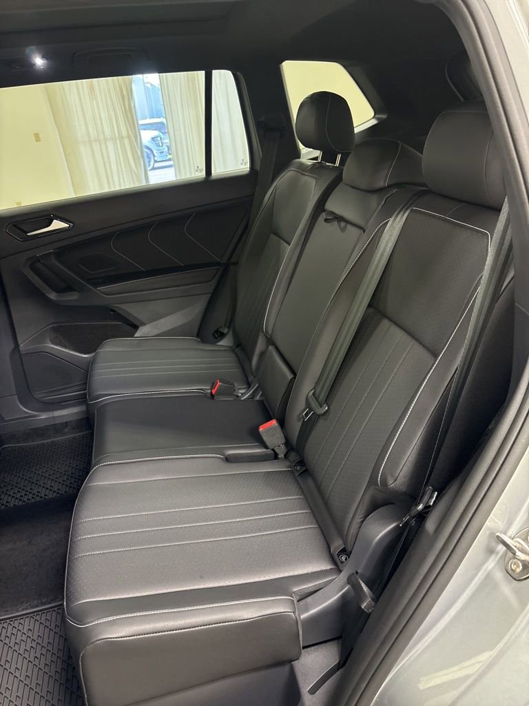 Used 2024 Volkswagen Tiguan SE R-Line AWD/4WD image 22