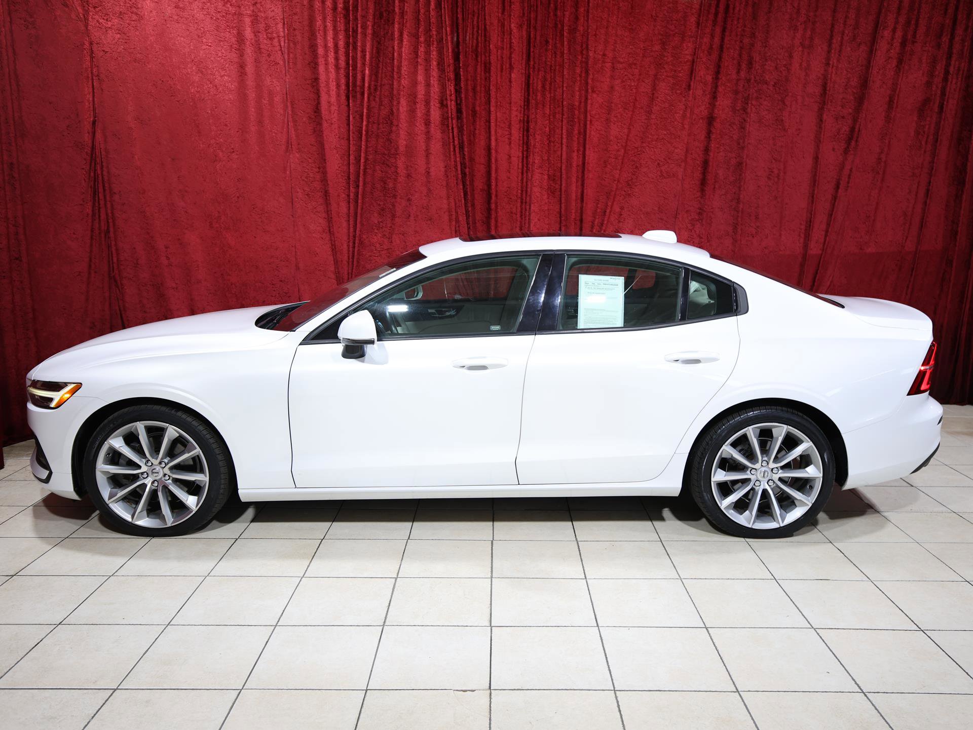 Used 2021 Volvo S60 T5 Momentum FWD image 4