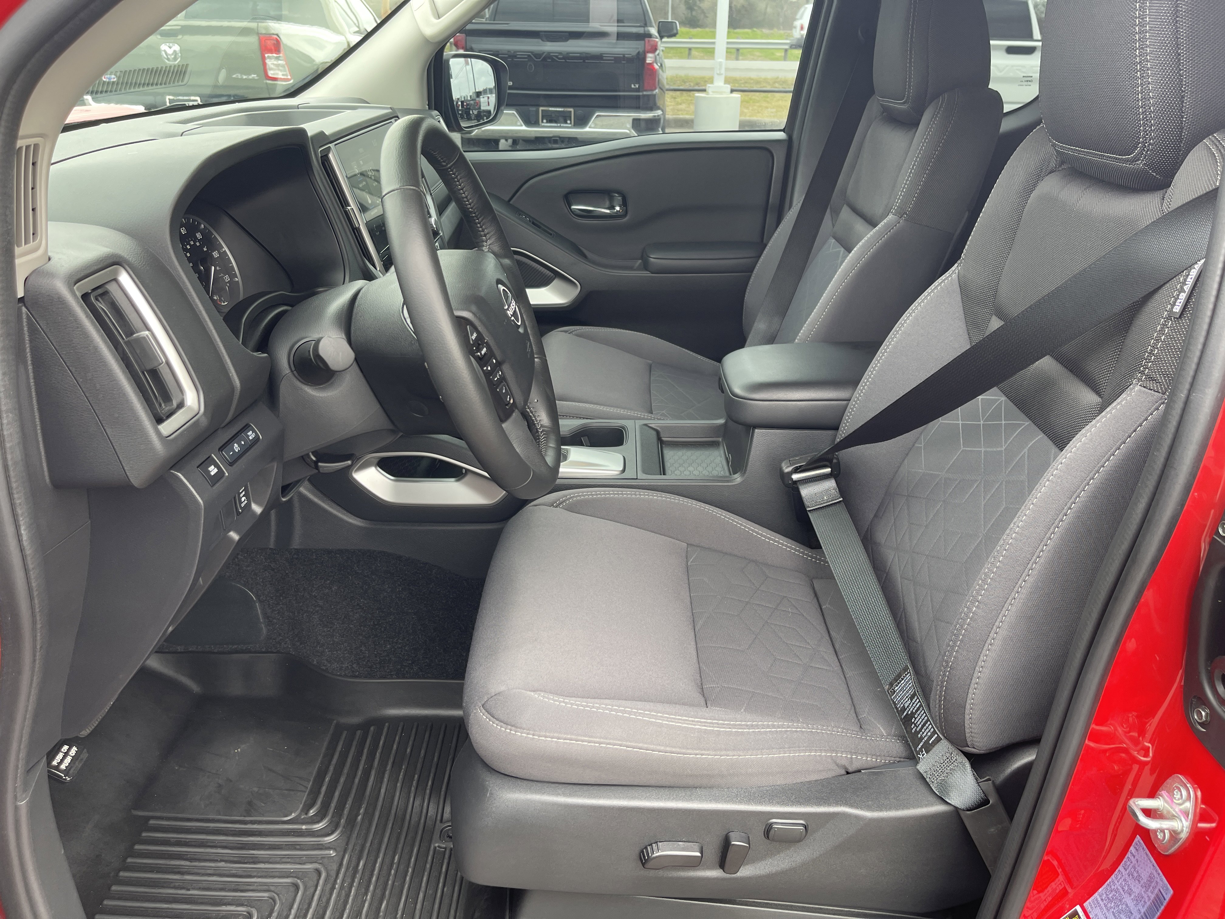 Used 2025 Nissan Frontier SV w/ SV Convenience Package image 12