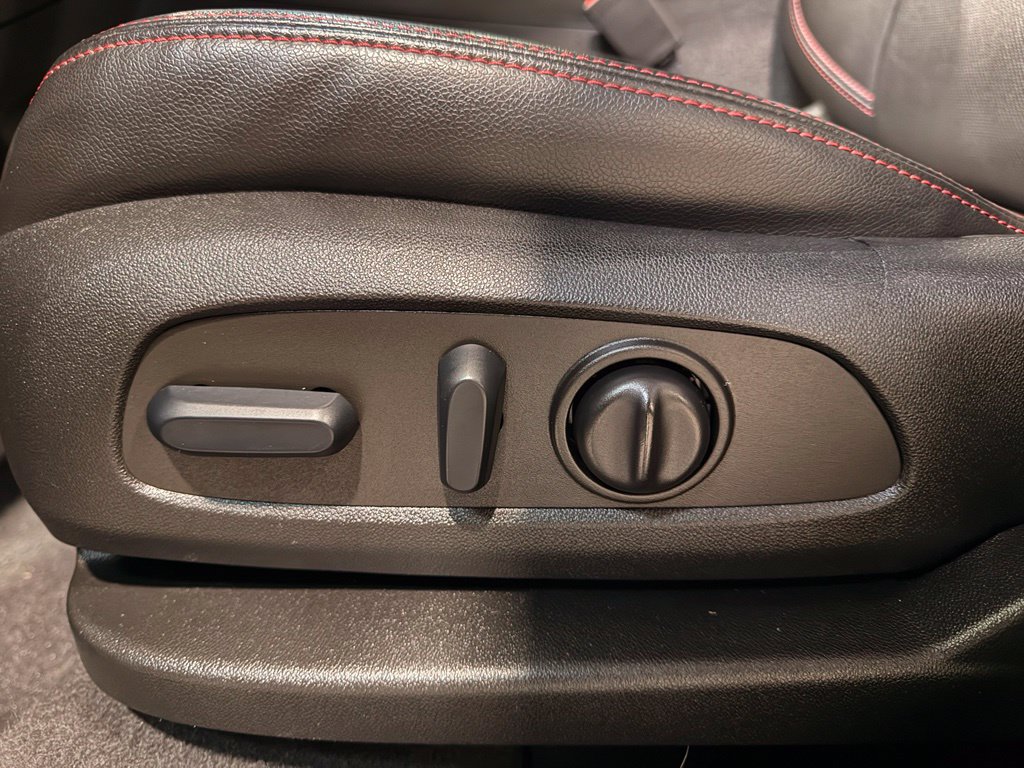 Used 2022 Chevrolet Equinox RS w/ RS Leather Package FWD image 15