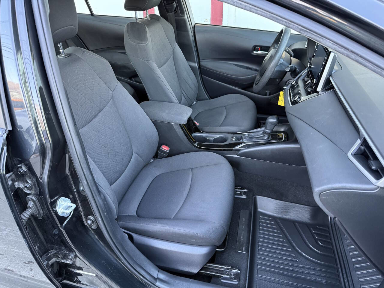 Used 2020 Toyota Corolla LE image 10
