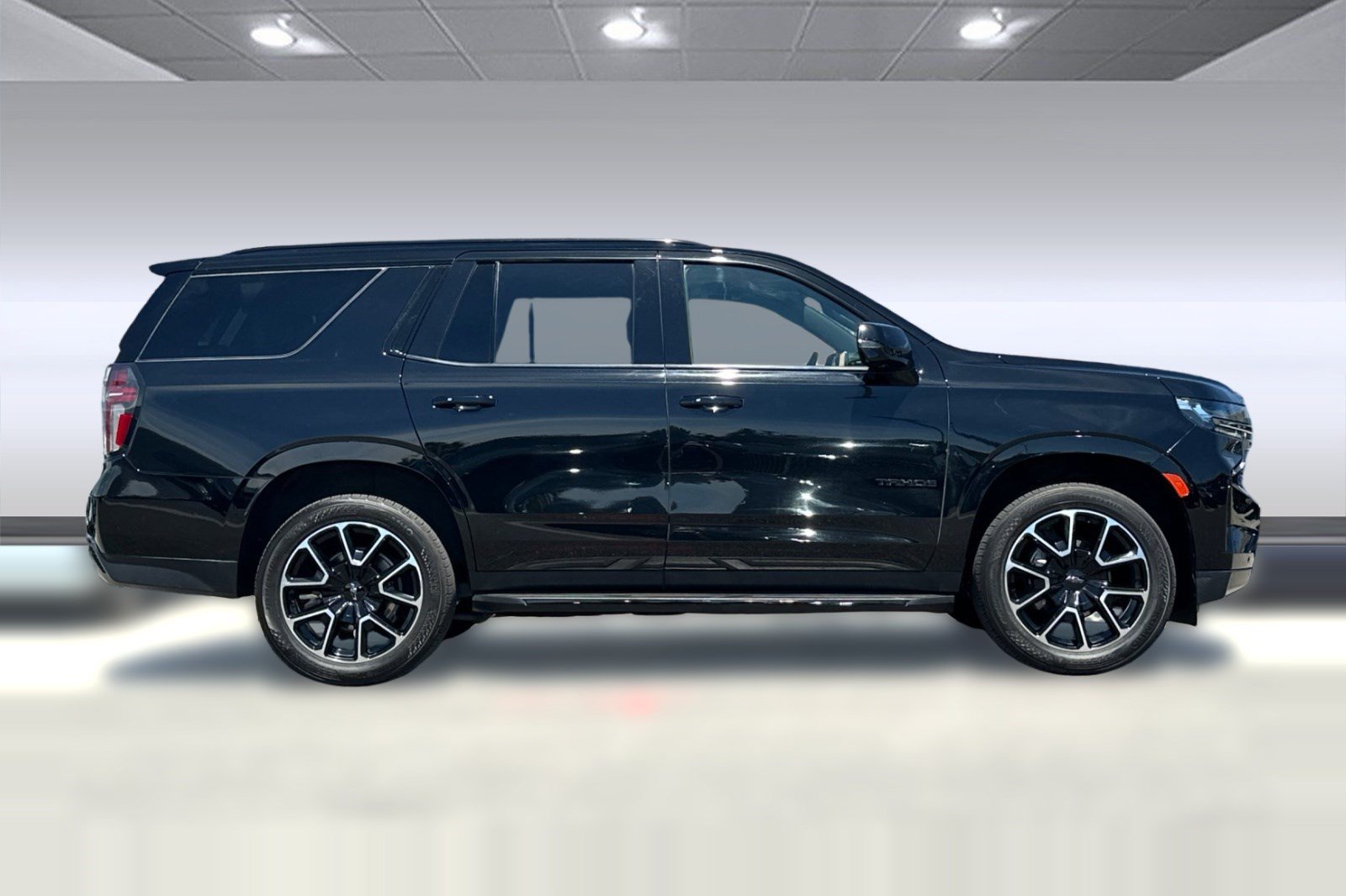 Used 2021 Chevrolet Tahoe RST w/ Luxury Package AWD/4WD image 8