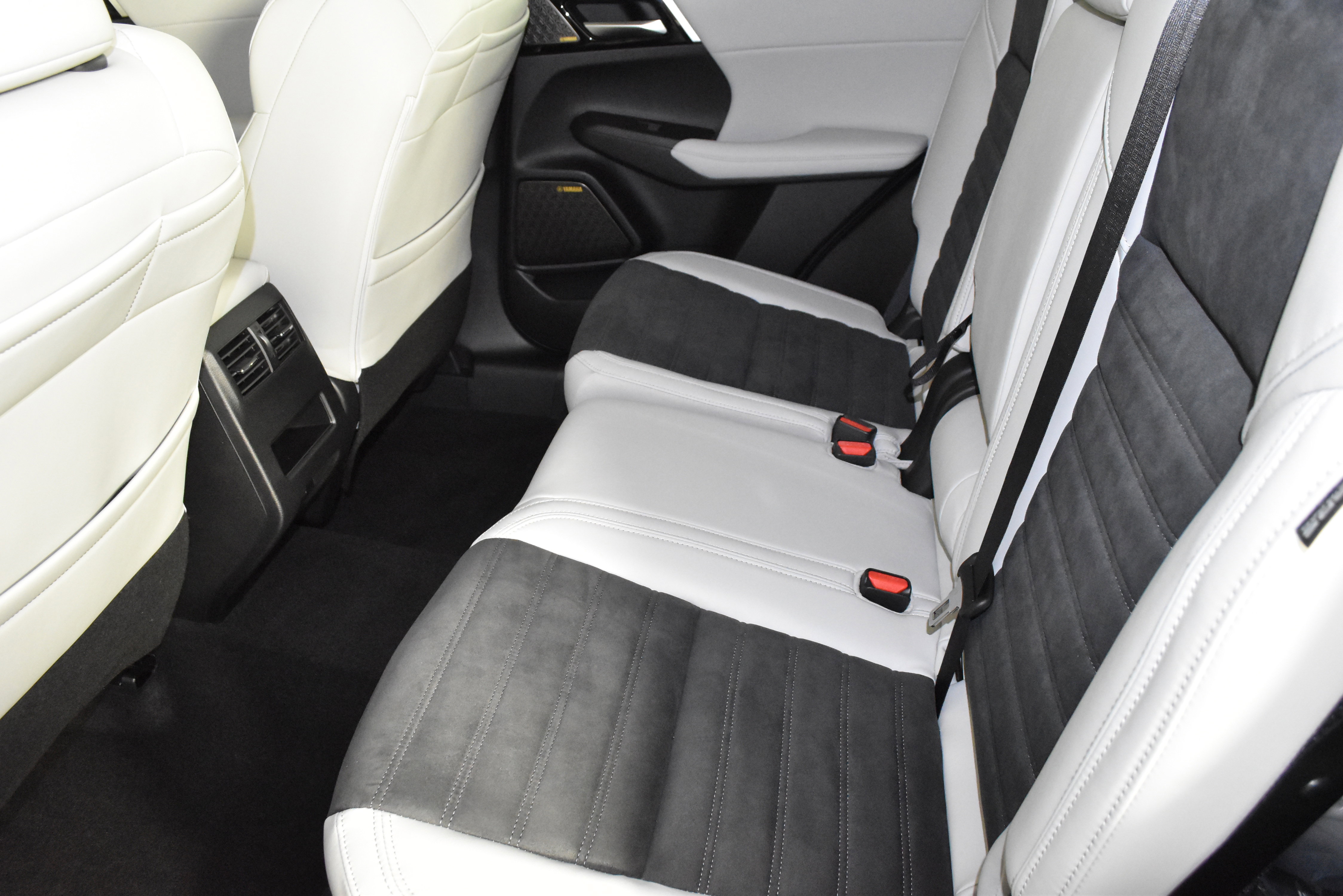 New 2025 Mitsubishi Outlander SE image 15