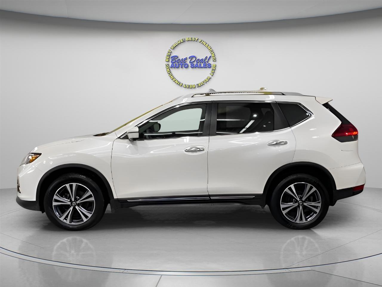 Used 2018 Nissan Rogue SL image 2