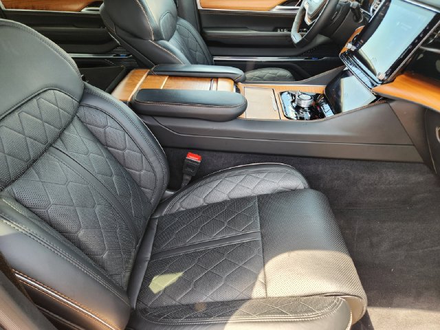 Used 2024 Jeep Grand Wagoneer L Series III AWD/4WD image 13