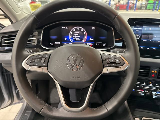 Certified 2025 Volkswagen Jetta SE FWD image 11