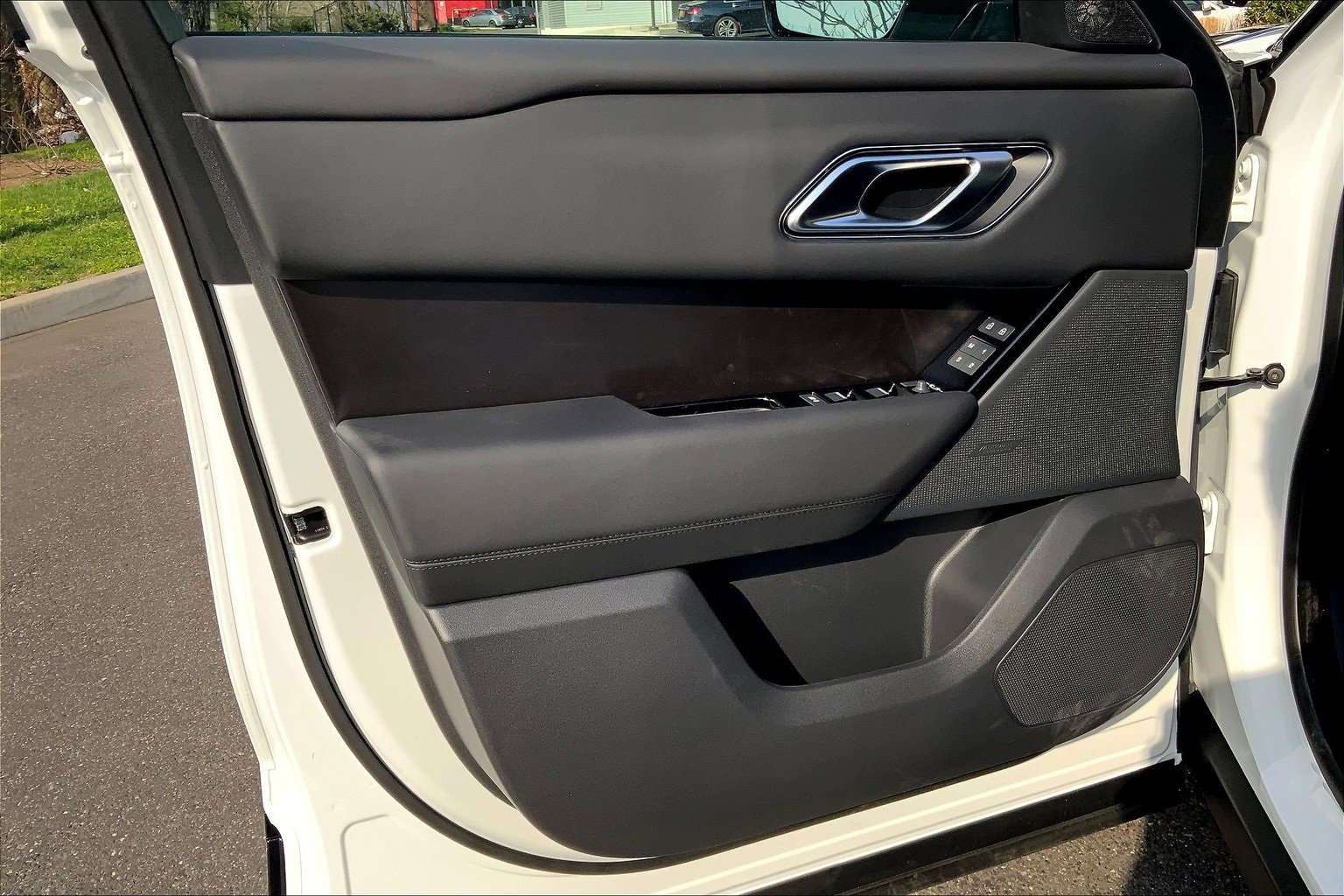 New 2026 Land Rover Range Rover Velar Dynamic SE image 8